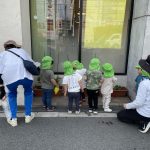 子ども達の水やりの様子